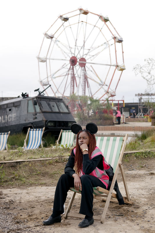 4734724_6_7221_une-employee-du-parc-devant-la-fontaine-de_f1dd95427a6be509bbaf97b2ae434902