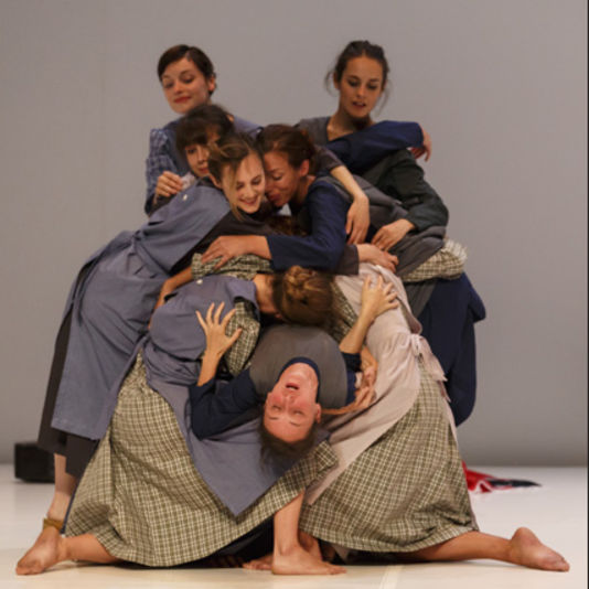 1735405_4_eaa2_une-scene-de-la-piece-the-four-seasons_ad281fe6d08a09ee47aeb9ac9d4d782a