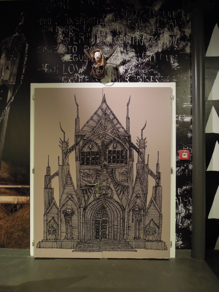 Portes de la salle de spectacle