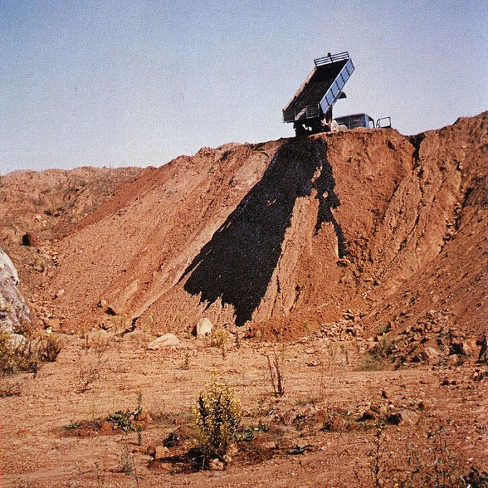 Robert-Smithson-Asphalte-Rundown-01