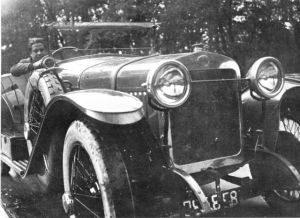 picabia-in-car-19211